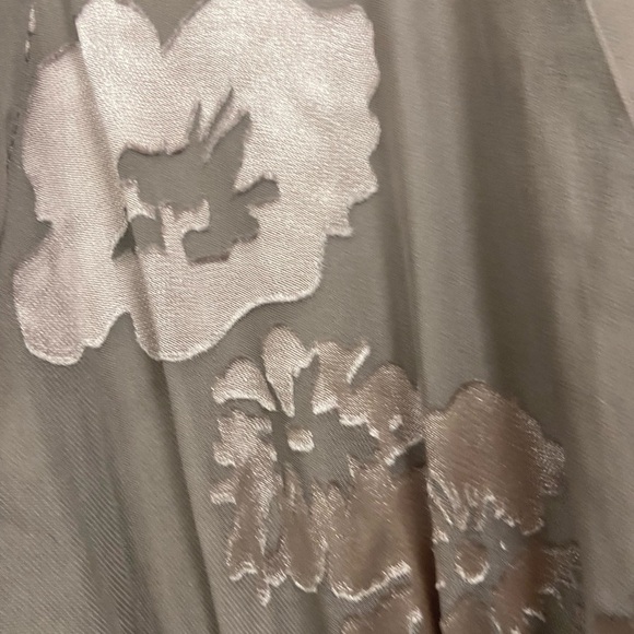 Astr the label Small dress floral, shiny Mini lined $99 - Picture 4 of 8